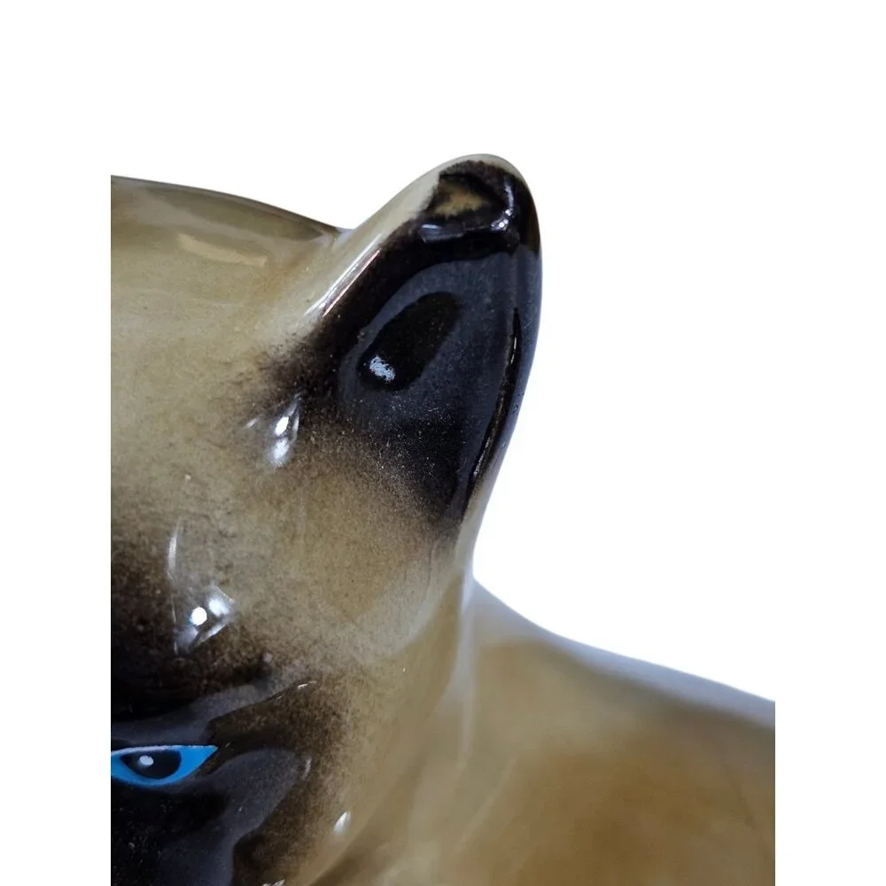 Vintage Handcrafted Collectible Ceramic Siamese Cat Figurine Reclining Brazil - Picture 8 of 13